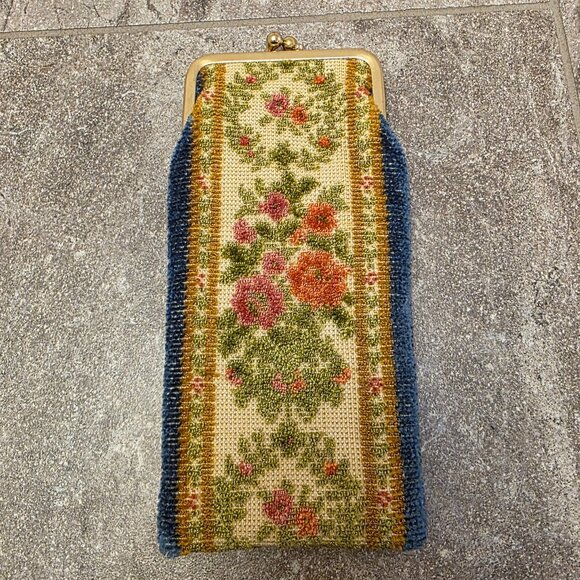 Vintage Handbags - Vintage Needlepoint Purse Floral Metal kiss Clasp & Frame Coin Purse